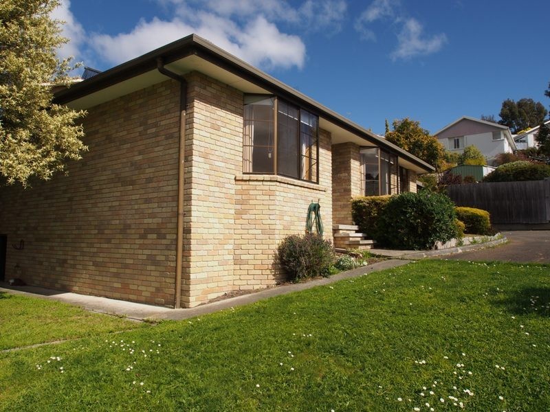 2/49 Hiern Road, Blackmans Bay TAS 7052