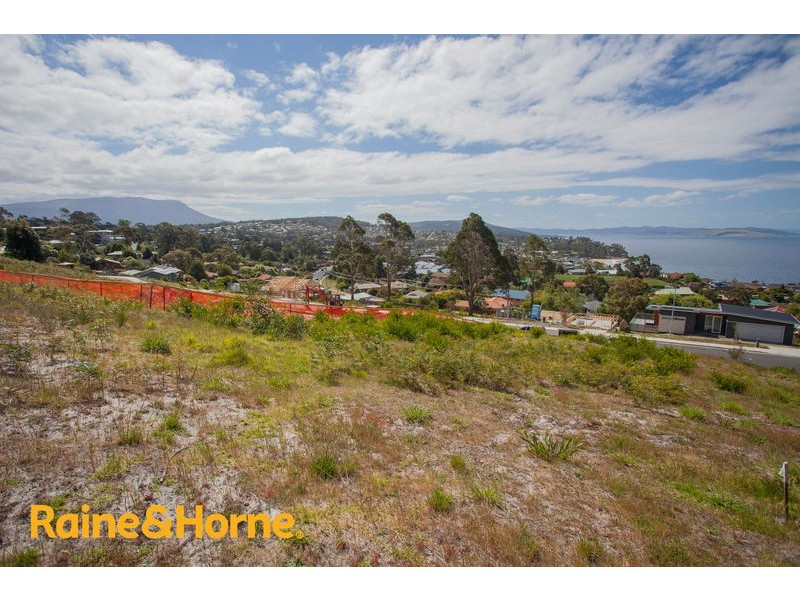 11 Caladium Place, Blackmans Bay TAS 7052