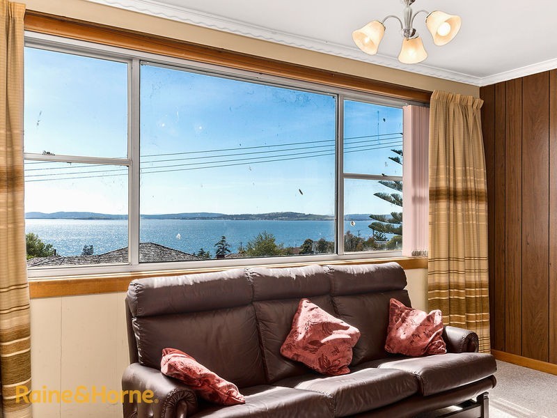 55 Illawarra Road, Blackmans Bay TAS 7052