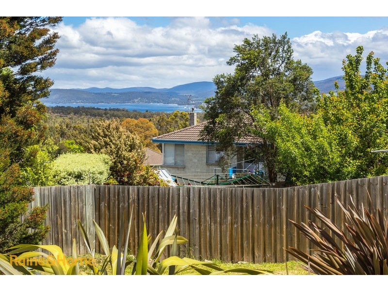 13 Pine Ave, Kingston TAS 7050
