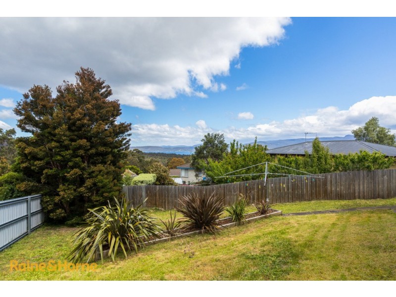 13 Pine Ave, Kingston TAS 7050