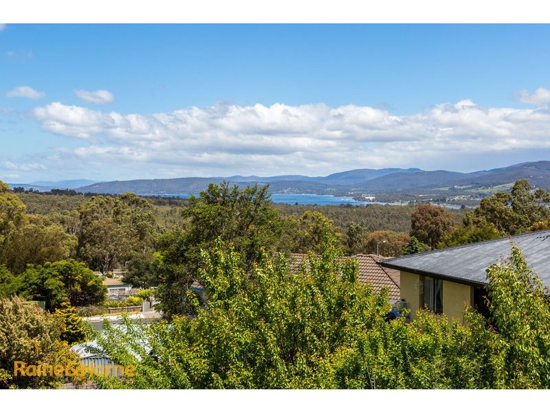 13 Pine Ave, Kingston TAS 7050