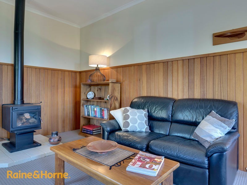 10 Gourlay Street, Blackmans Bay TAS 7052