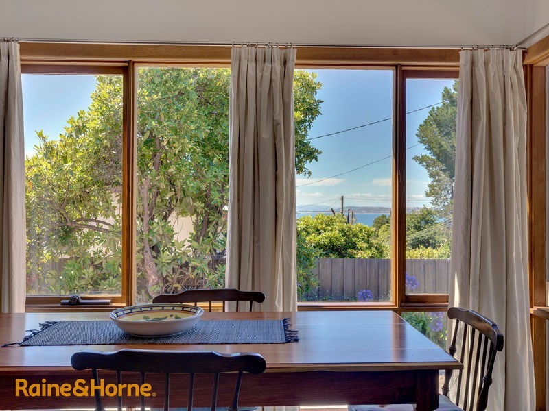 10 Gourlay Street, Blackmans Bay TAS 7052
