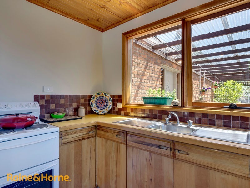 10 Gourlay Street, Blackmans Bay TAS 7052