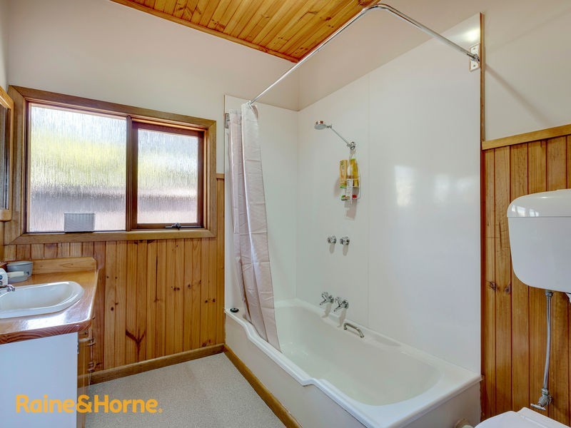 10 Gourlay Street, Blackmans Bay TAS 7052
