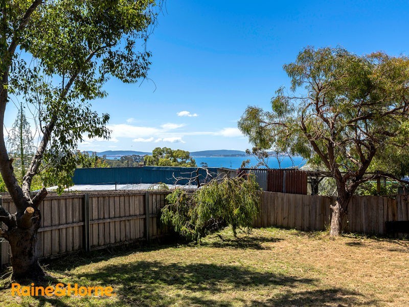 10 Gourlay Street, Blackmans Bay TAS 7052