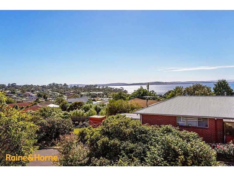 1/19 Garnett Street, Blackmans Bay TAS 7052
