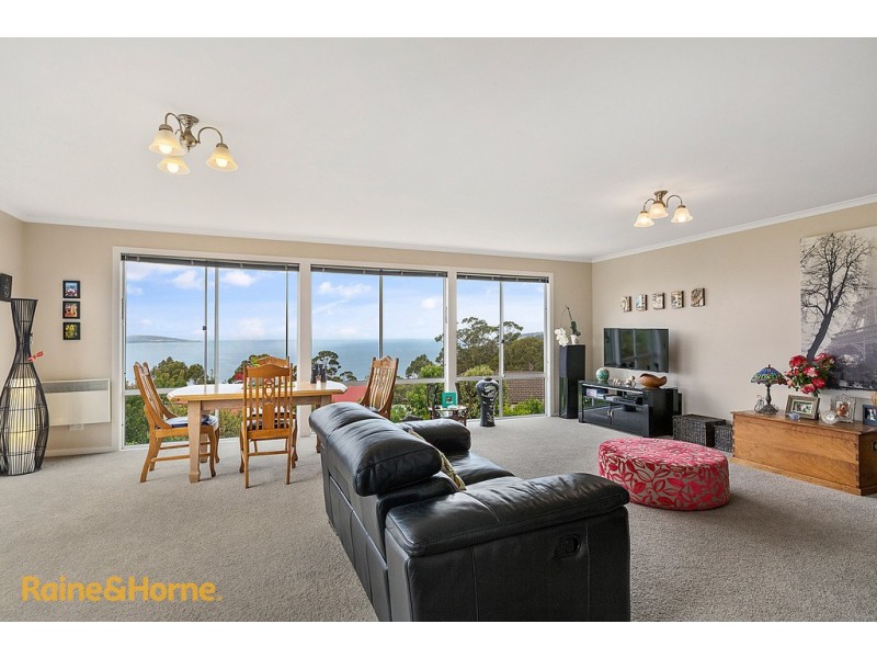 47 Tahune Crescent, Blackmans Bay TAS 7052