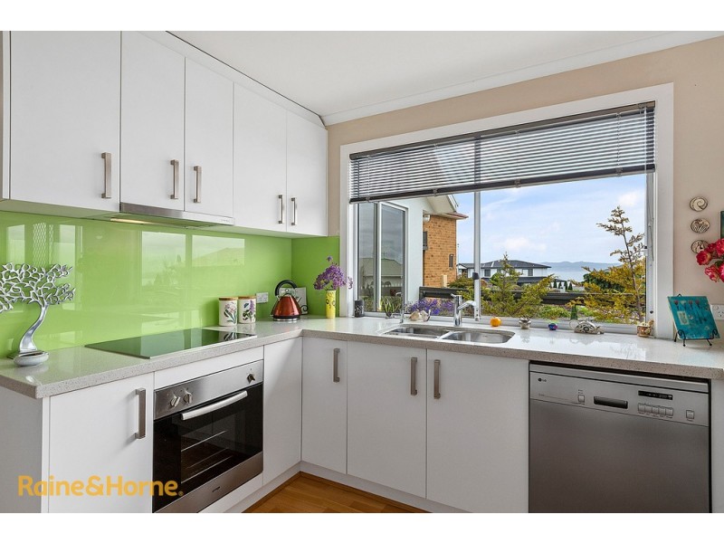 47 Tahune Crescent, Blackmans Bay TAS 7052