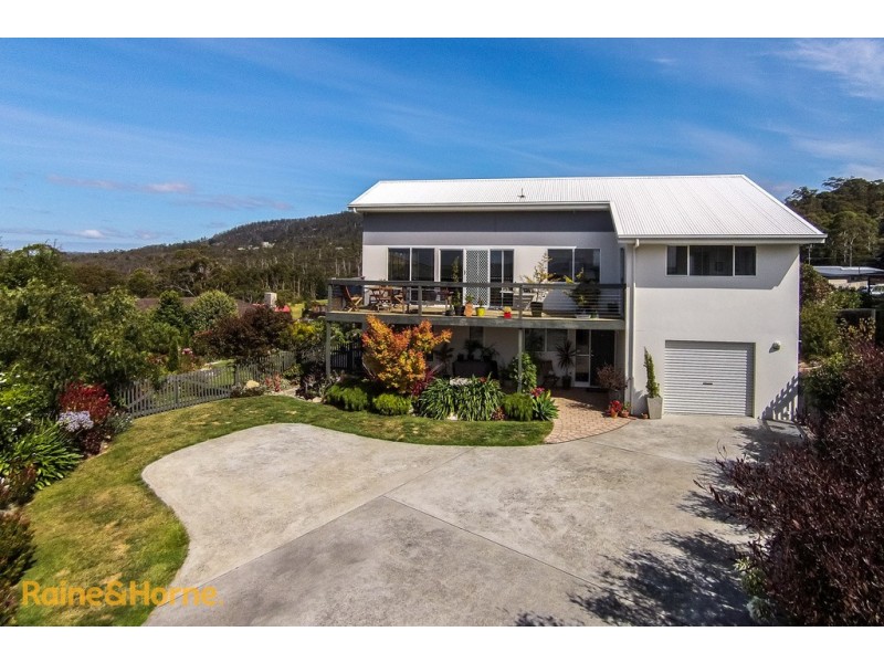 47 Tahune Crescent, Blackmans Bay TAS 7052