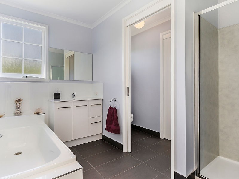68 Suncoast Drive, Blackmans Bay TAS 7052