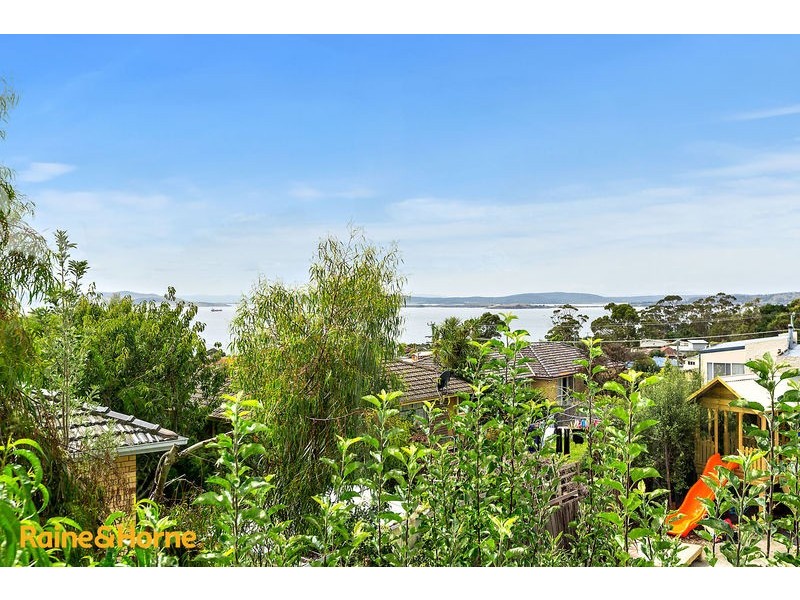 11 Jindabyne Road, Kingston Beach TAS 7050