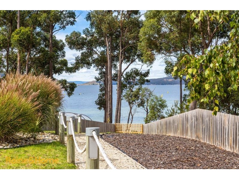 2/45 Staff Road, Electrona TAS 7054