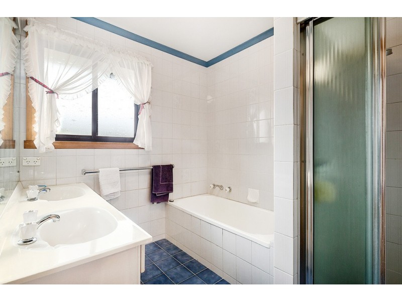 8 Redwood Road, Kingston TAS 7050