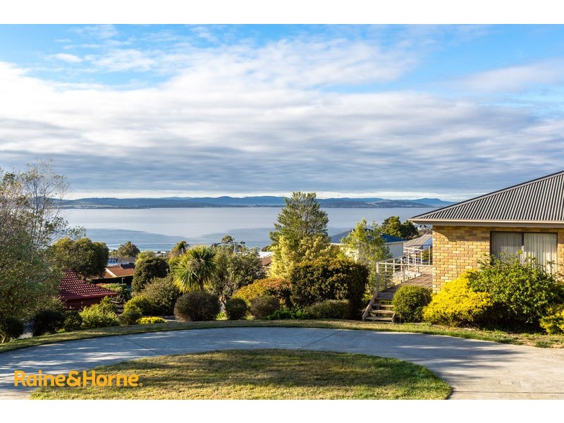 2 Ashley Court, Blackmans Bay TAS 7052