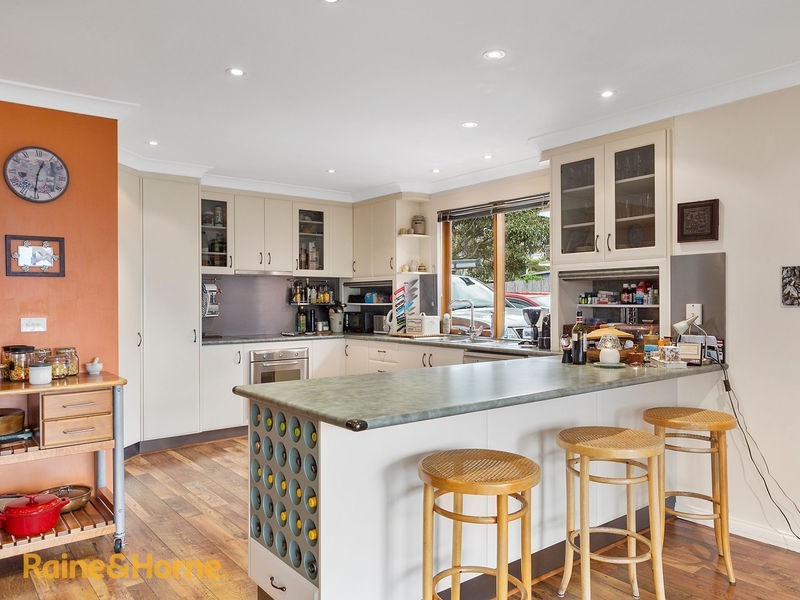 2/126 Roslyn Avenue, Blackmans Bay TAS 7052