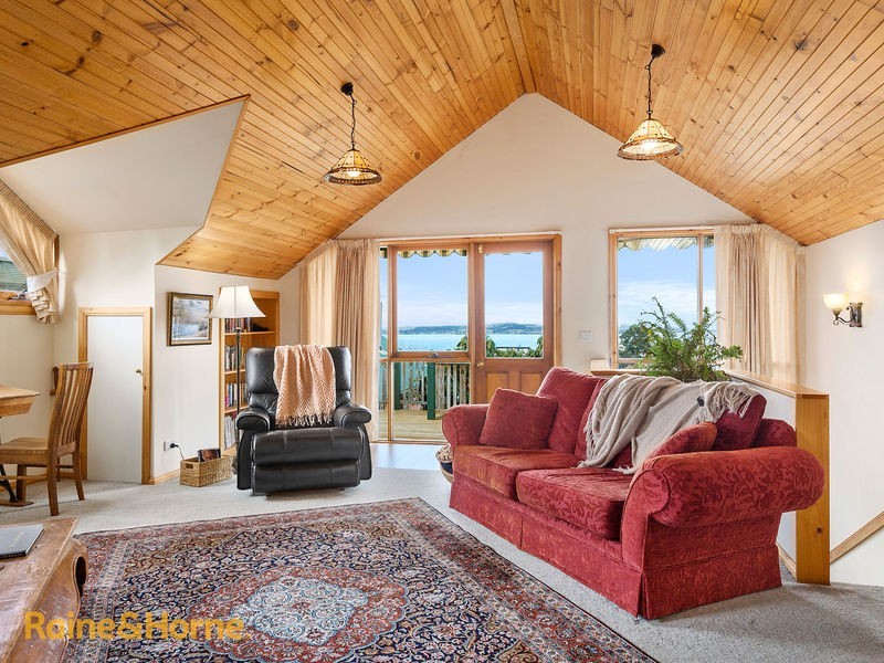 2/126 Roslyn Avenue, Blackmans Bay TAS 7052