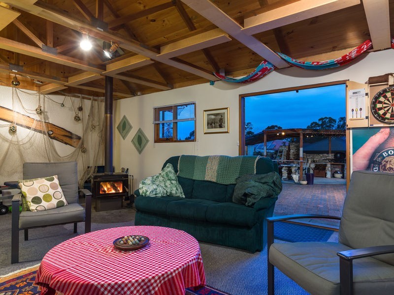 2/126 Roslyn Avenue, Blackmans Bay TAS 7052