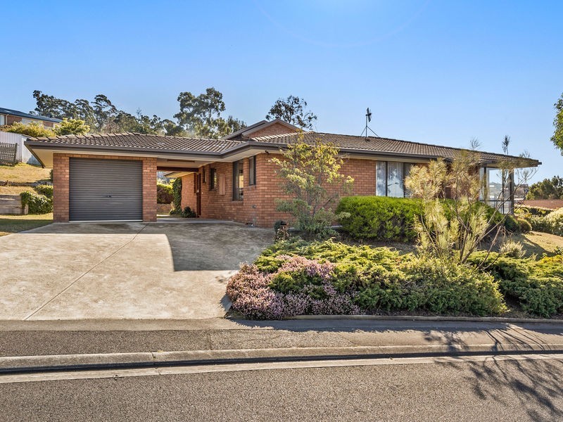 1 Emerald Court, Blackmans Bay TAS 7052