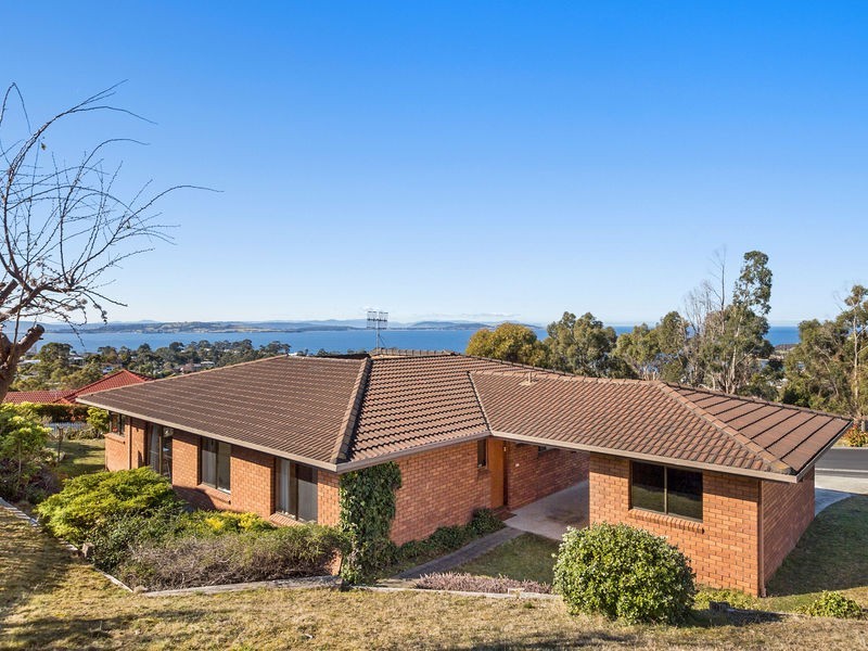 1 Emerald Court, Blackmans Bay TAS 7052