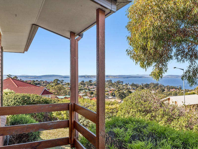1 Emerald Court, Blackmans Bay TAS 7052