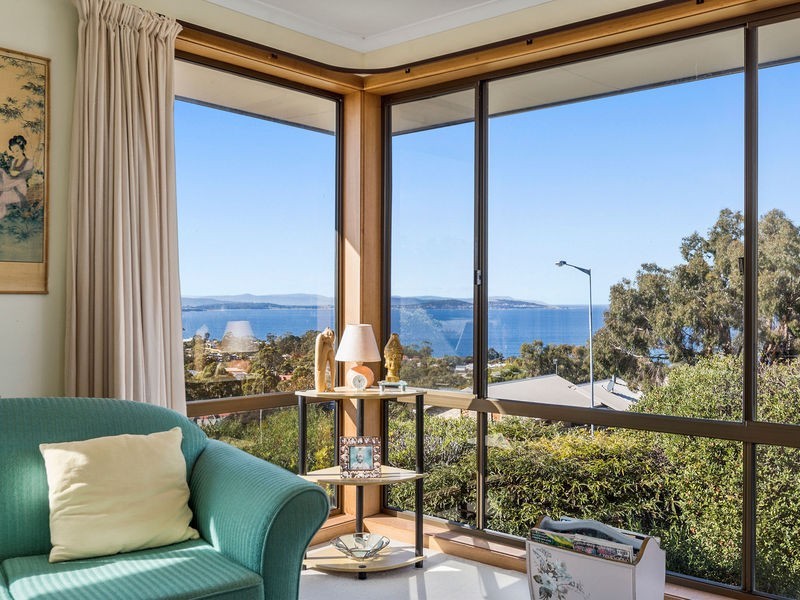 1 Emerald Court, Blackmans Bay TAS 7052