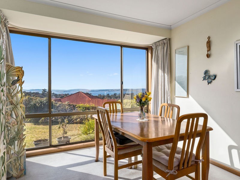 1 Emerald Court, Blackmans Bay TAS 7052