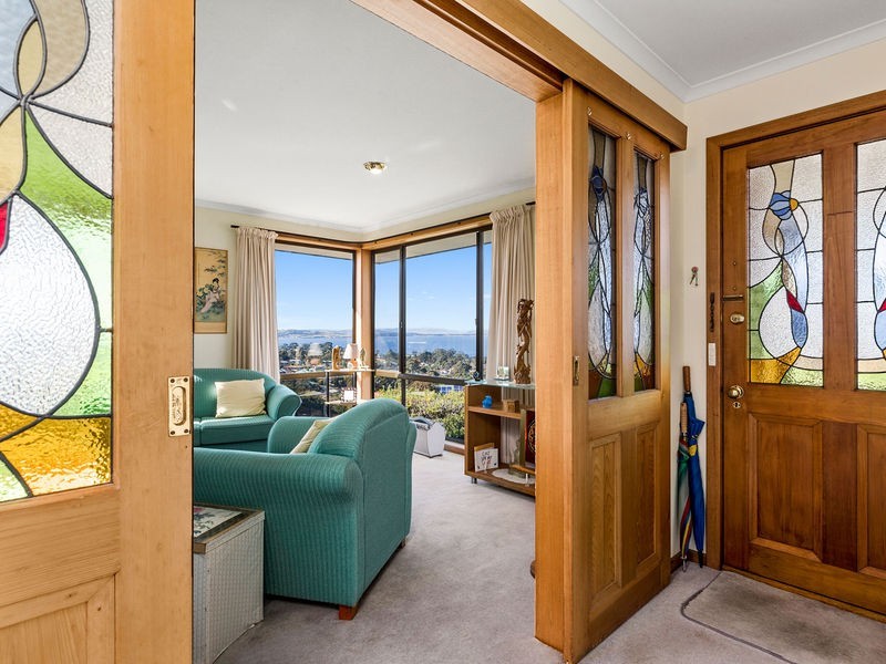 1 Emerald Court, Blackmans Bay TAS 7052