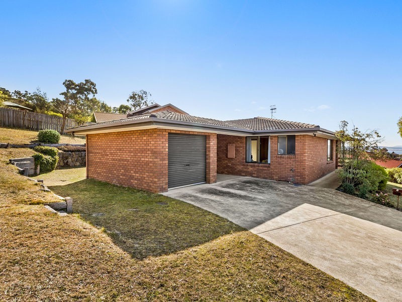 1 Emerald Court, Blackmans Bay TAS 7052