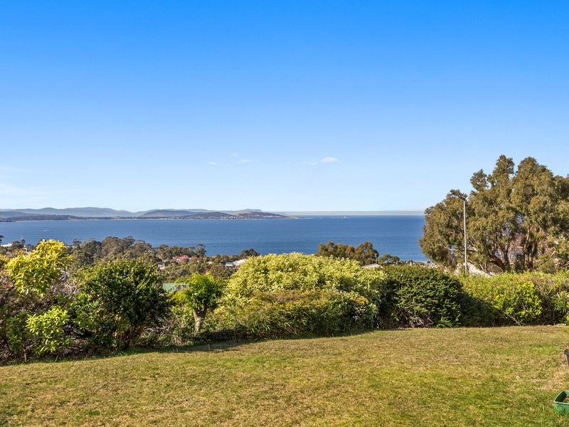 1 Emerald Court, Blackmans Bay TAS 7052