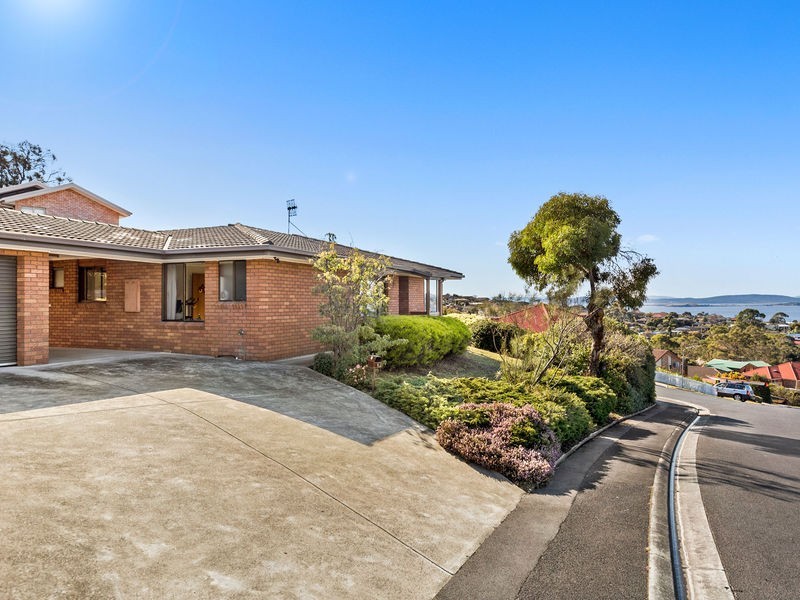 1 Emerald Court, Blackmans Bay TAS 7052