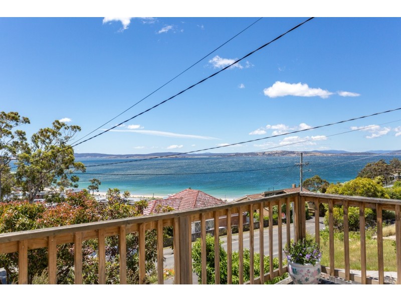 47 Roslyn Avenue, Kingston Beach TAS 7050