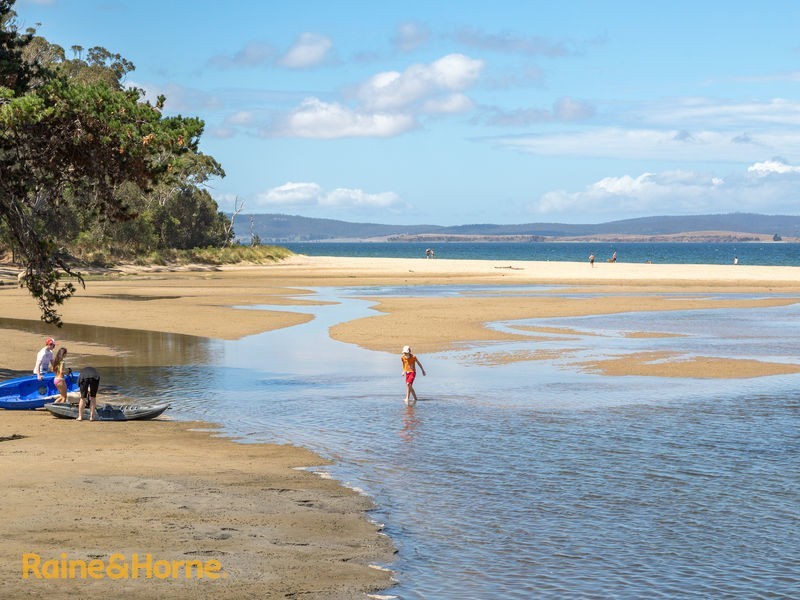 12 Osborne Esplanade, Kingston Beach TAS 7050