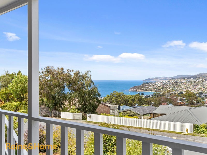 19 Stirling Avenue, Blackmans Bay TAS 7052