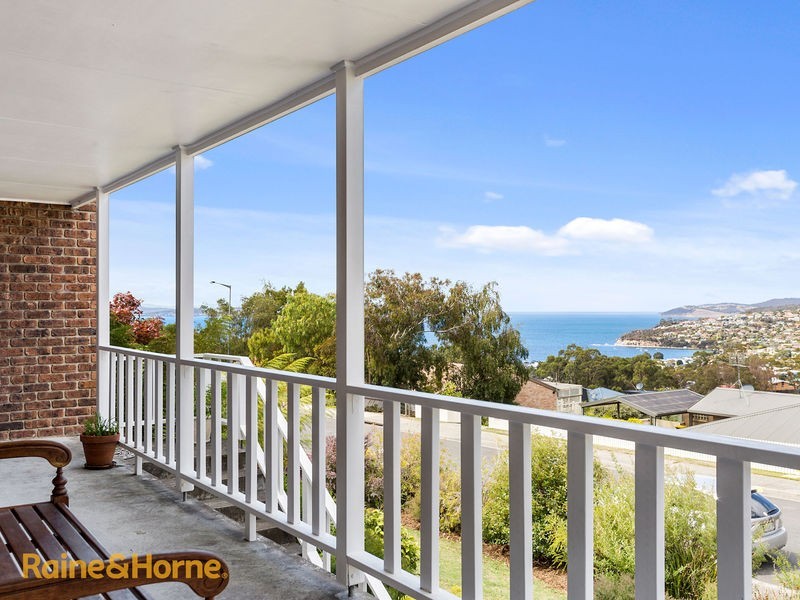 19 Stirling Avenue, Blackmans Bay TAS 7052