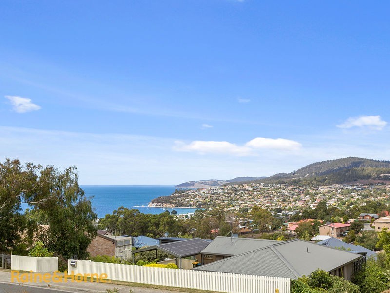 19 Stirling Avenue, Blackmans Bay TAS 7052