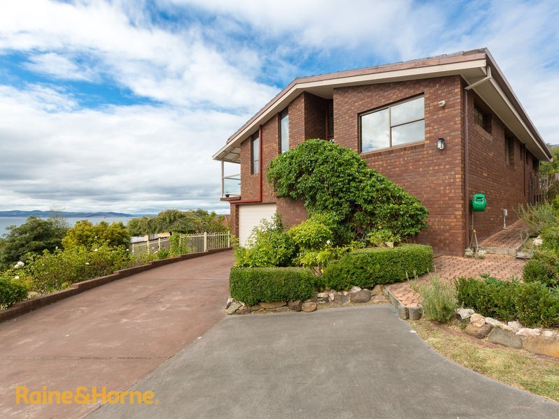 11 Seacrest Avenue, Blackmans Bay TAS 7052