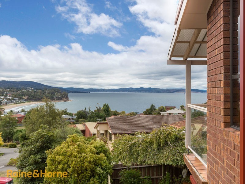 11 Seacrest Avenue, Blackmans Bay TAS 7052