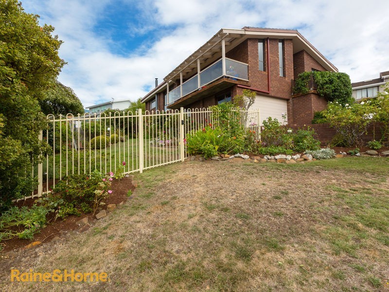 11 Seacrest Avenue, Blackmans Bay TAS 7052