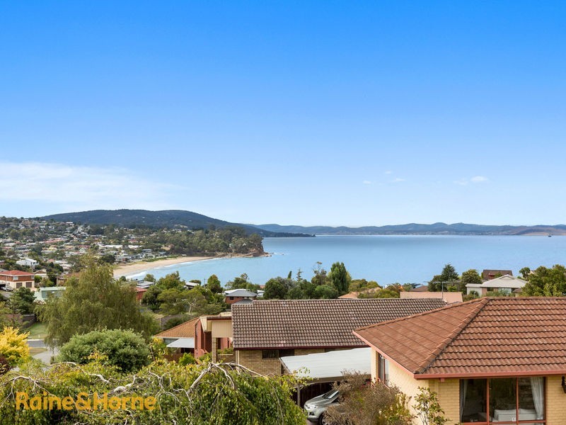 11 Seacrest Avenue, Blackmans Bay TAS 7052