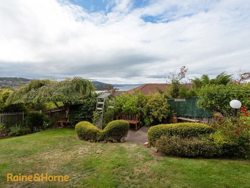 11 Seacrest Avenue, Blackmans Bay TAS 7052