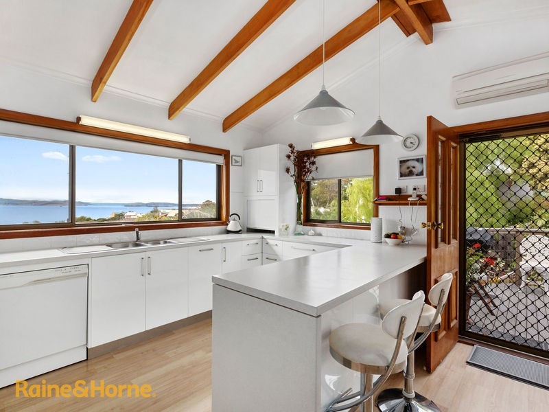 11 Seacrest Avenue, Blackmans Bay TAS 7052
