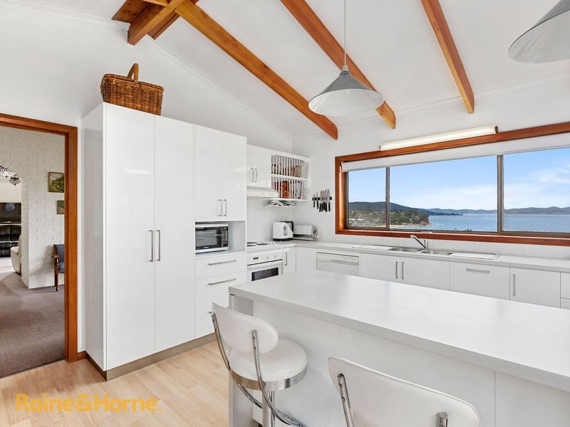 11 Seacrest Avenue, Blackmans Bay TAS 7052