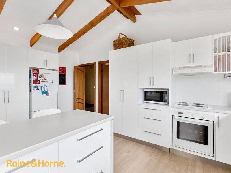 11 Seacrest Avenue, Blackmans Bay TAS 7052