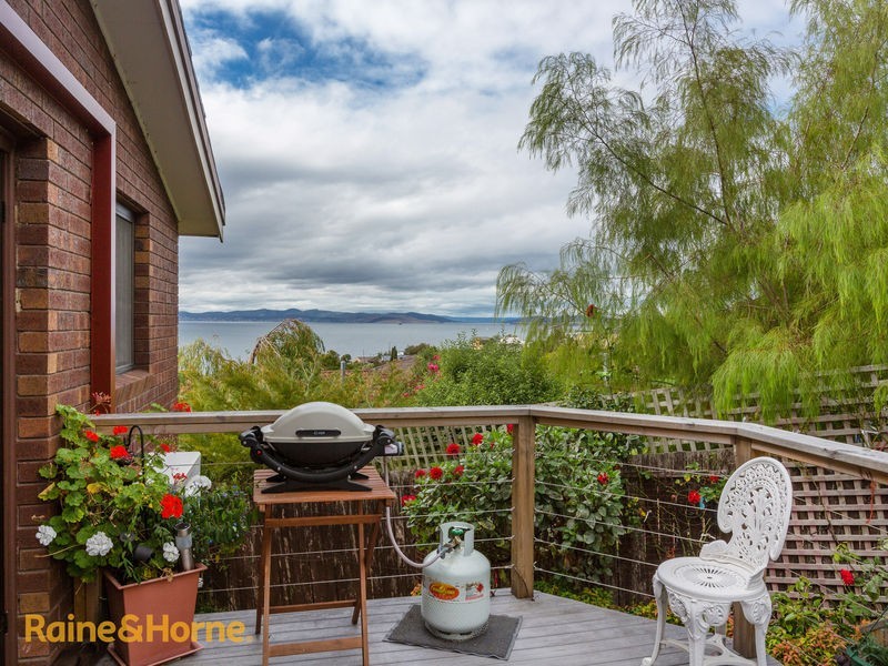 11 Seacrest Avenue, Blackmans Bay TAS 7052