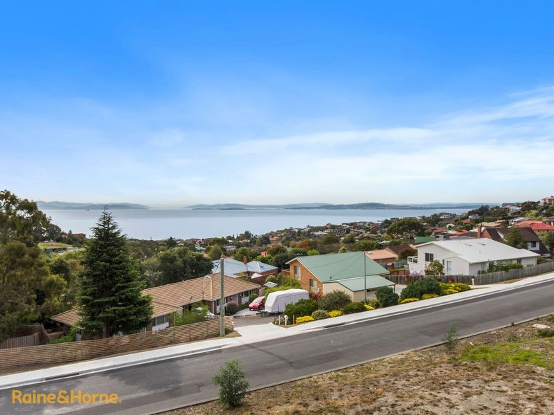 16 Caladium Place, Blackmans Bay TAS 7052