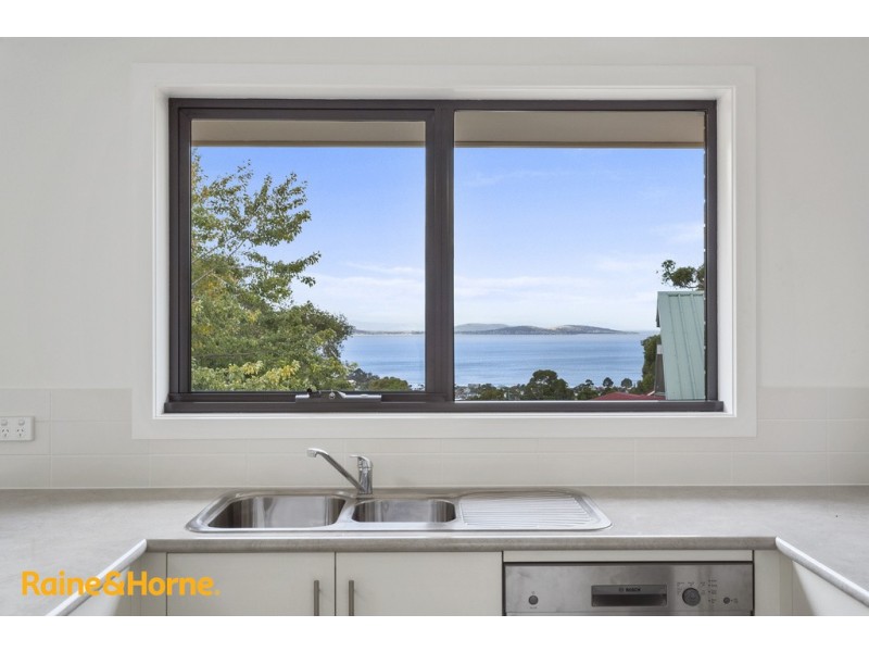 2/20 Cider Gum Drive, Blackmans Bay TAS 7052