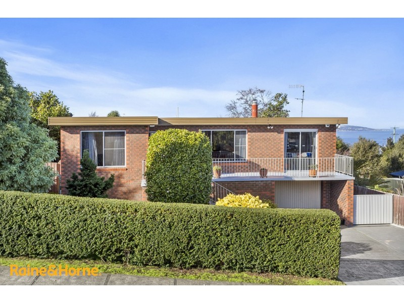 18 Kiama Place, Blackmans Bay TAS 7052