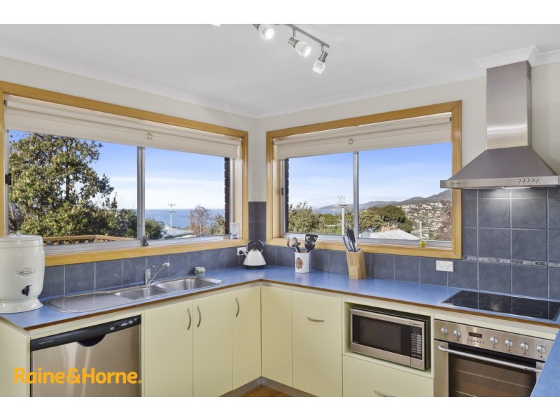 18 Kiama Place, Blackmans Bay TAS 7052